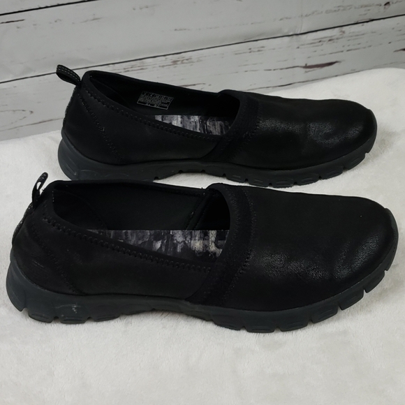 skechers black slip on tennis shoes